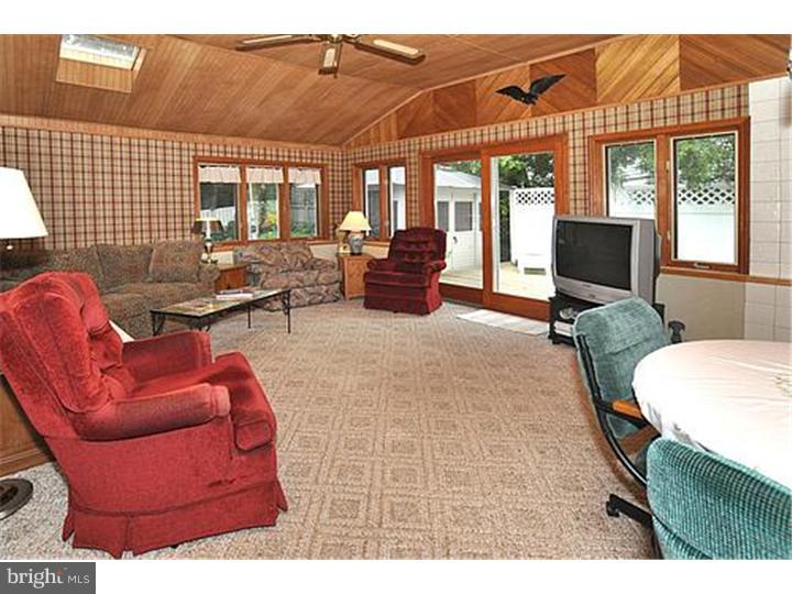 414 Valley View Road Willow Grove, PA 19090 - Photo 9 of 25 Family Room