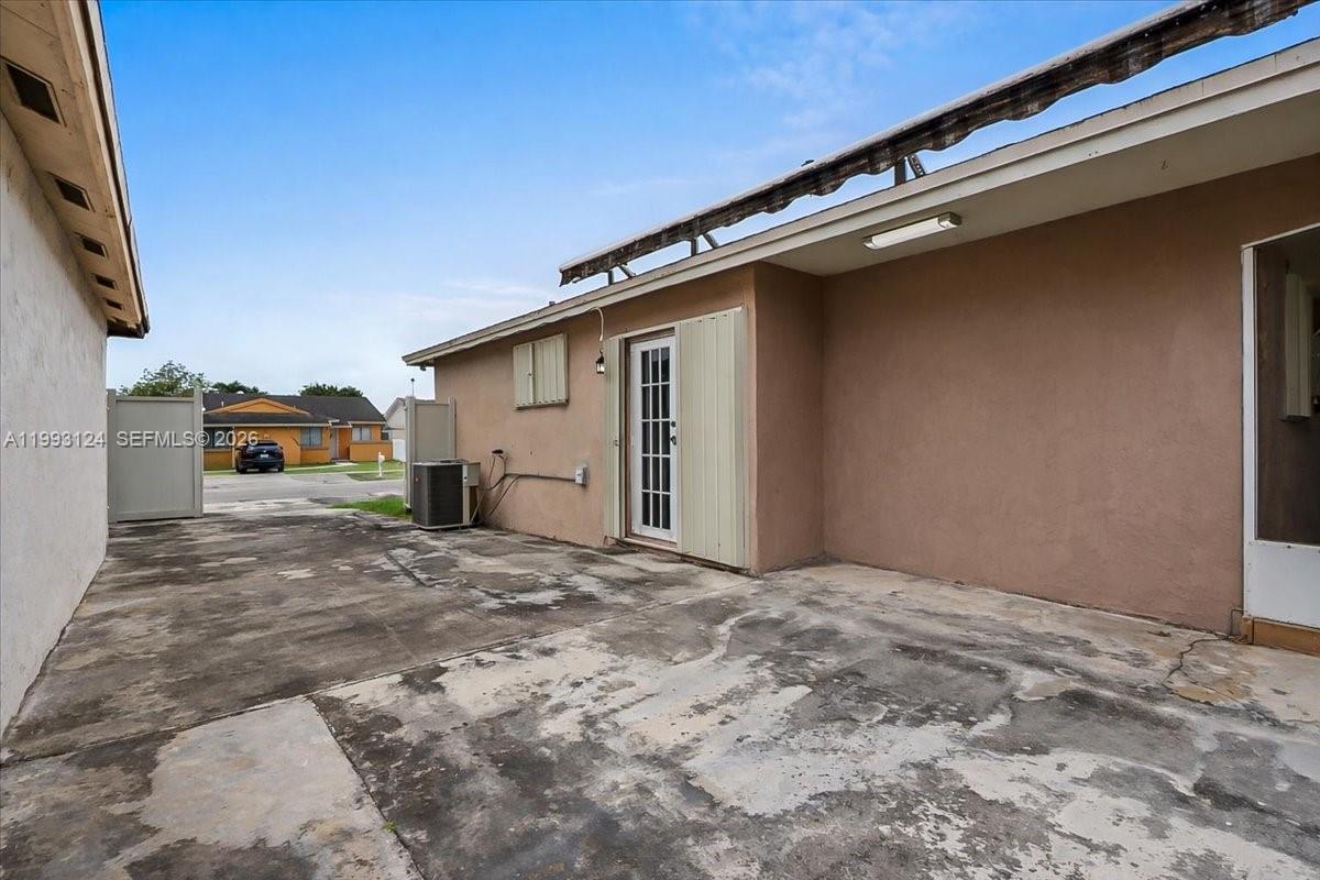 19301 Southwest 123rd Avenue Miami, FL 33177 - Photo 36 of 44