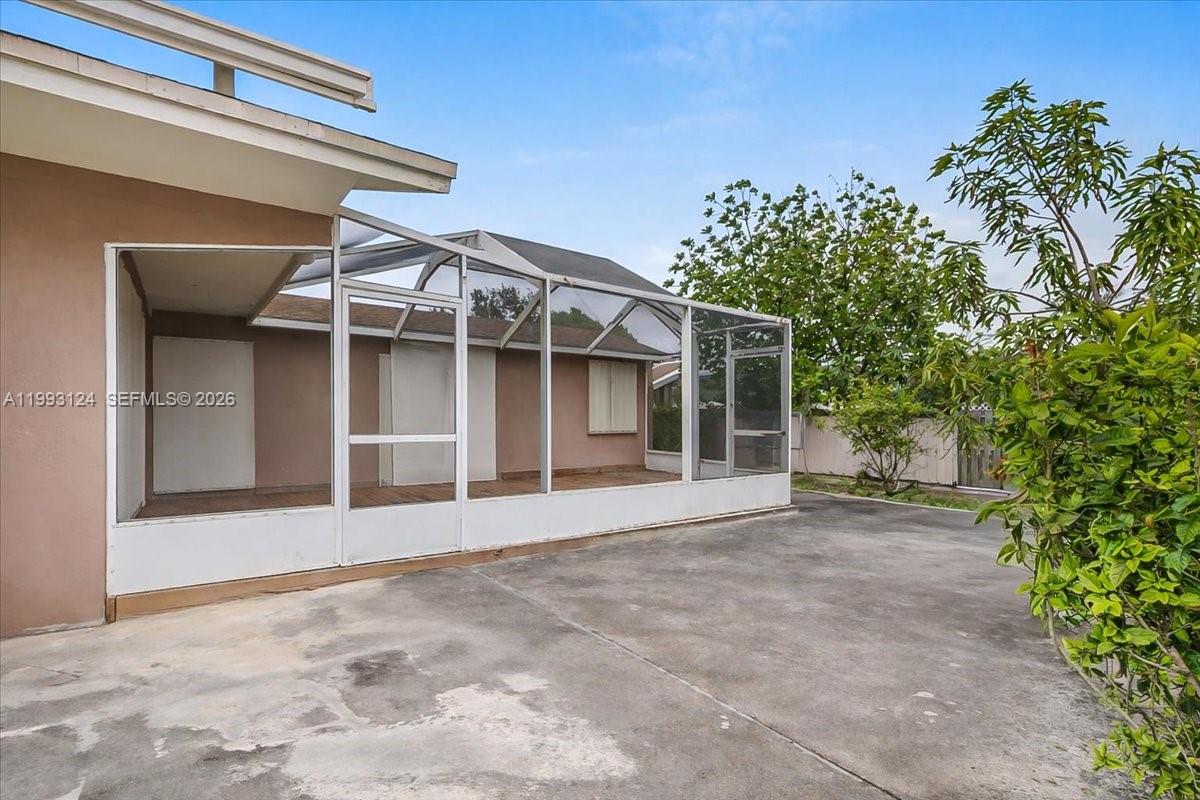 19301 Southwest 123rd Avenue Miami, FL 33177 - Photo 39 of 44