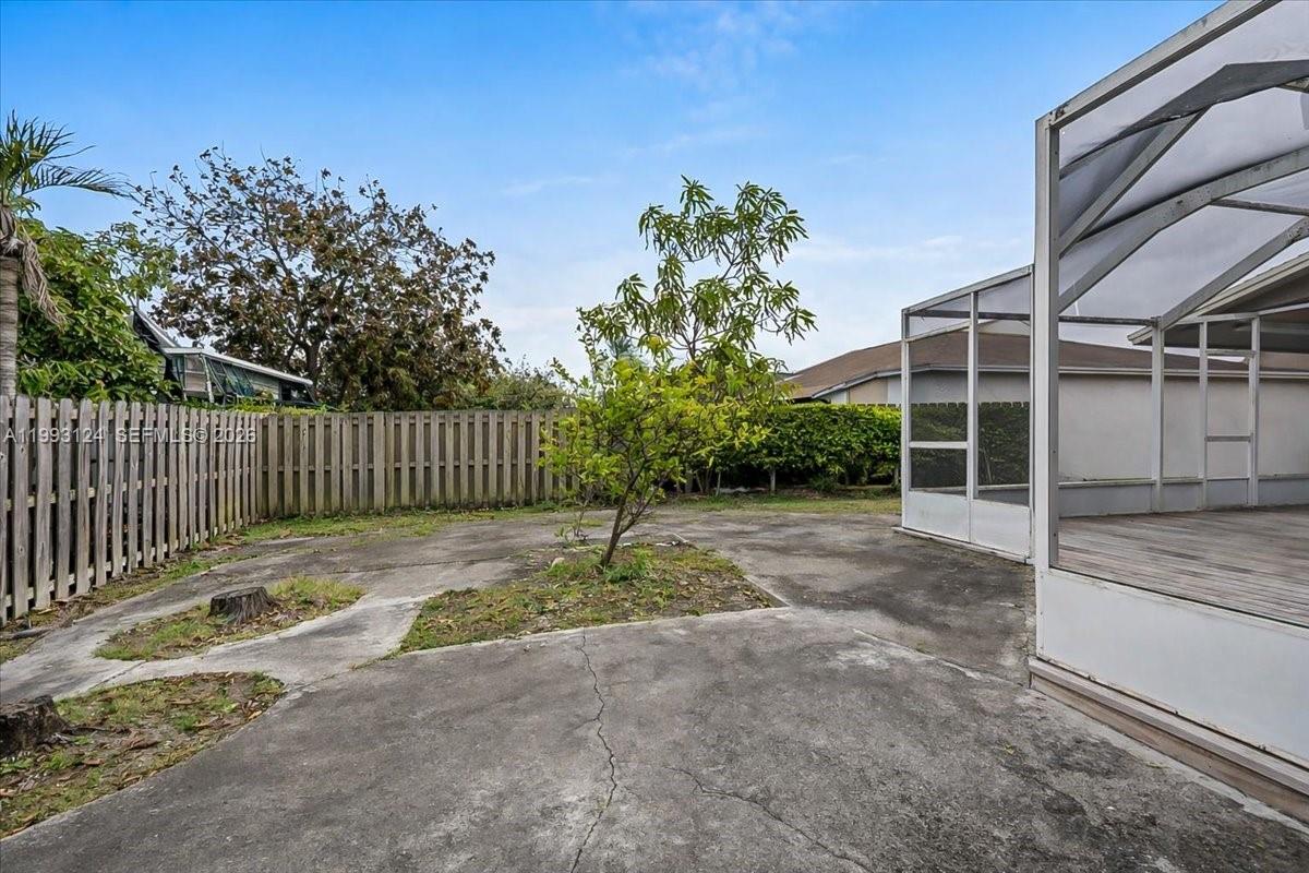 19301 Southwest 123rd Avenue Miami, FL 33177 - Photo 40 of 44