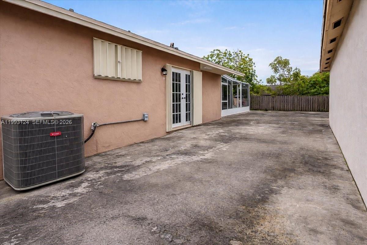 19301 Southwest 123rd Avenue Miami, FL 33177 - Photo 43 of 44