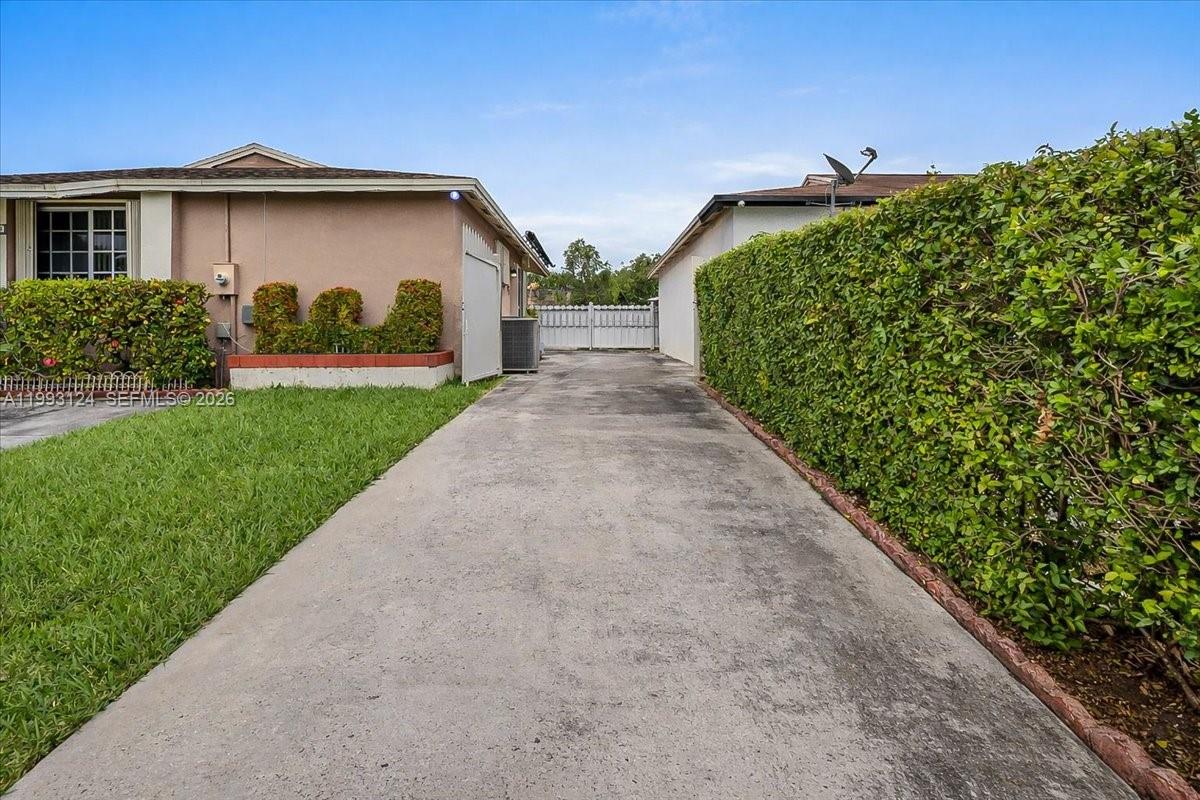 19301 Southwest 123rd Avenue Miami, FL 33177 - Photo 8 of 44