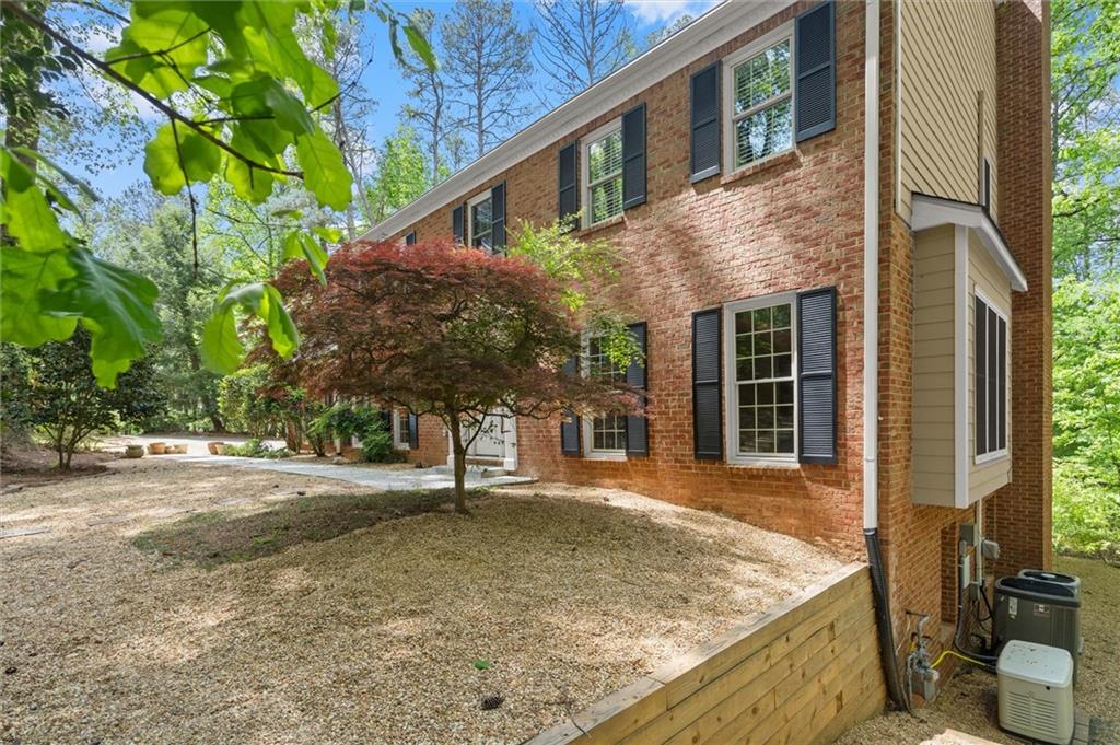 9335 Huntcliff Trace Atlanta, GA 30350 - Photo 7 of 113