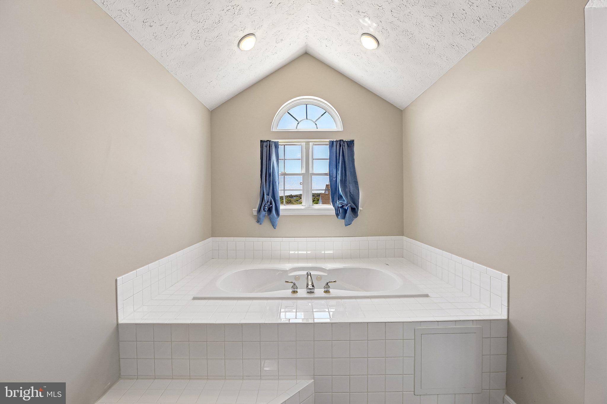3157 Pyramid Circle Manchester, MD 21102 - Photo 25 of 67 Jetted Oversized Tub - Perfect for Relaxing!