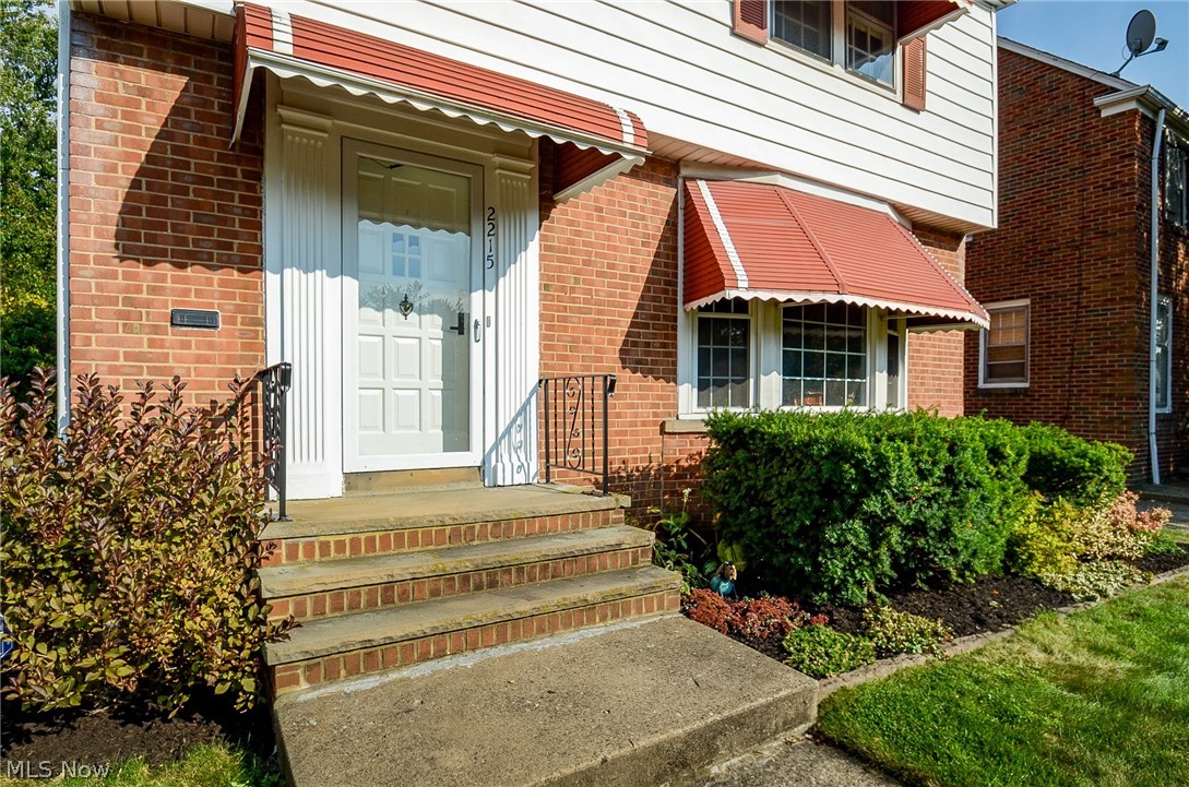 2215 Cranston Road Cleveland, OH 44118 - Photo 1 of 20 Gallery Image 1