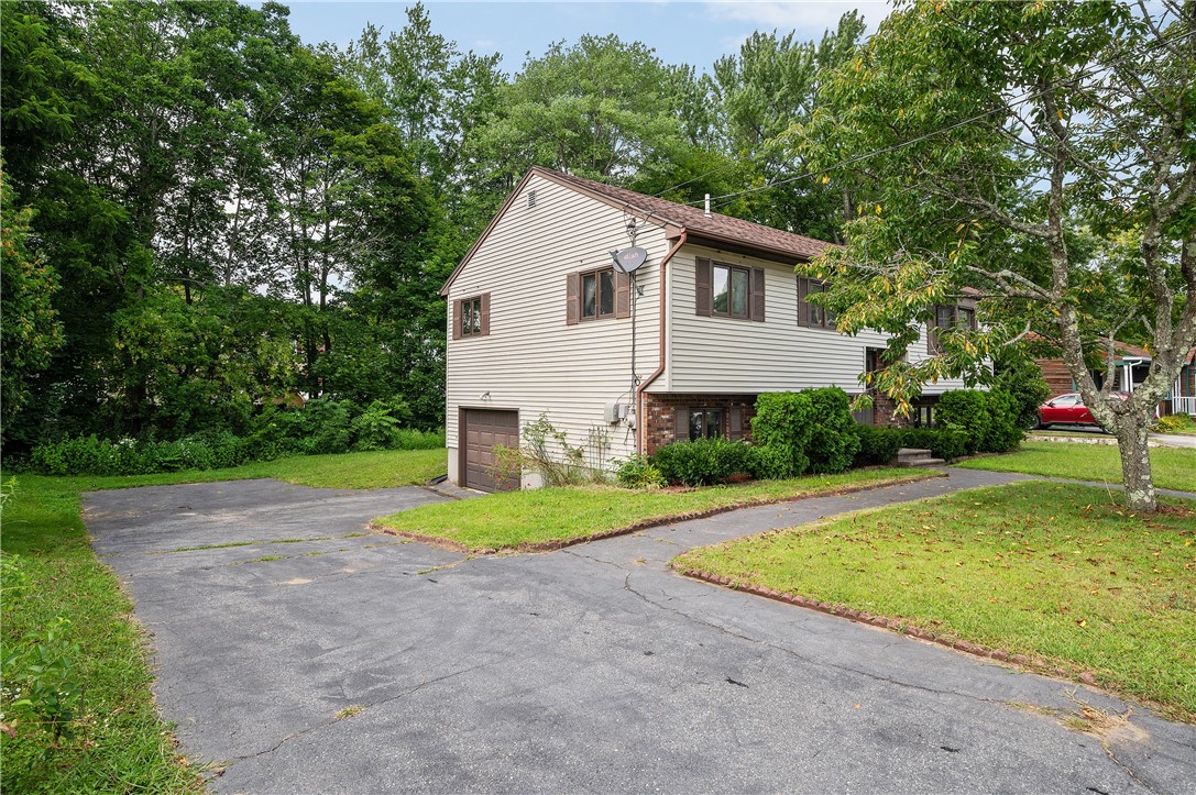 36 Lexington Street Woonsocket, RI 02895 - Photo 3 of 30 Gallery Image 3