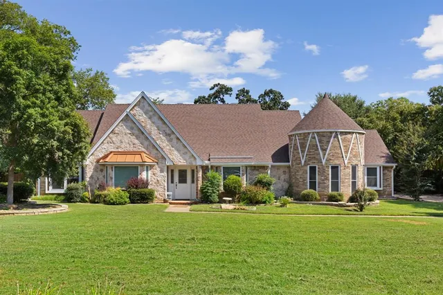 $749,900 | 231 Rancho Vista Drive, Double Oak, TX 75077