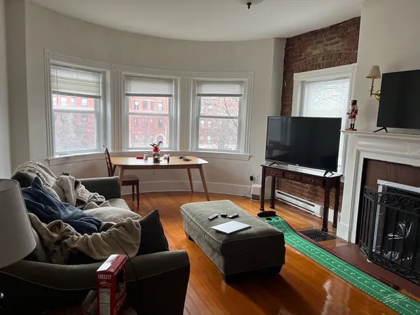 $4,750 | 915 Beacon Street, Unit 3, Boston, MA 02215