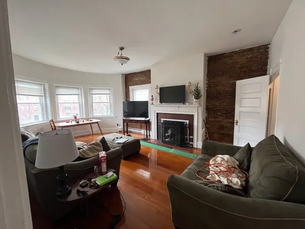$4,750 | 915 Beacon Street, Unit 3, Boston, MA 02215
