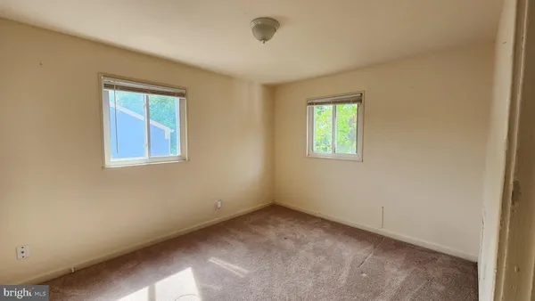 $2,500 | 27 South Hudson Street, Alexandria, VA 22304