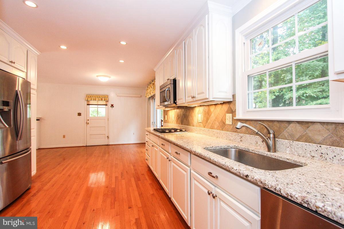 9118 Steven Irving Court Springfield, VA 22153 - Photo 3 of 30 Granite Counters