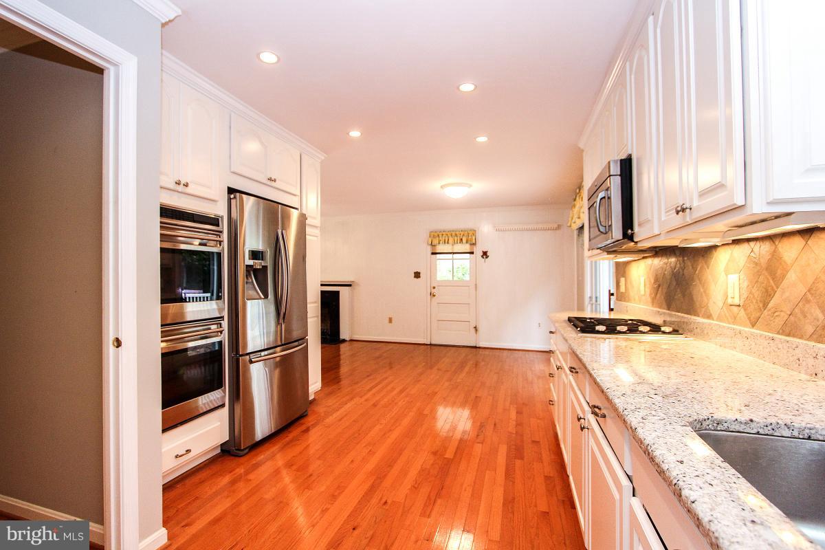 9118 Steven Irving Court Springfield, VA 22153 - Photo 4 of 30 Wolf Double Oven!
