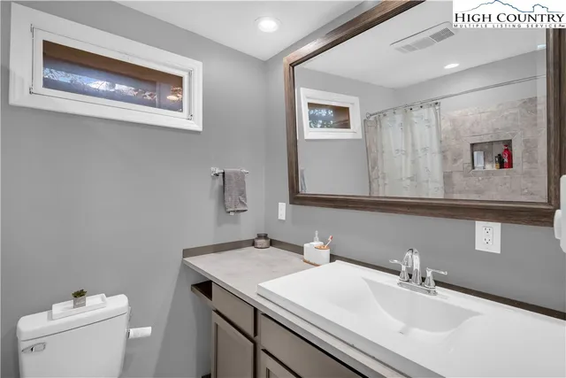 $569,900 | 555 Glenview Road, Newland, NC 28657