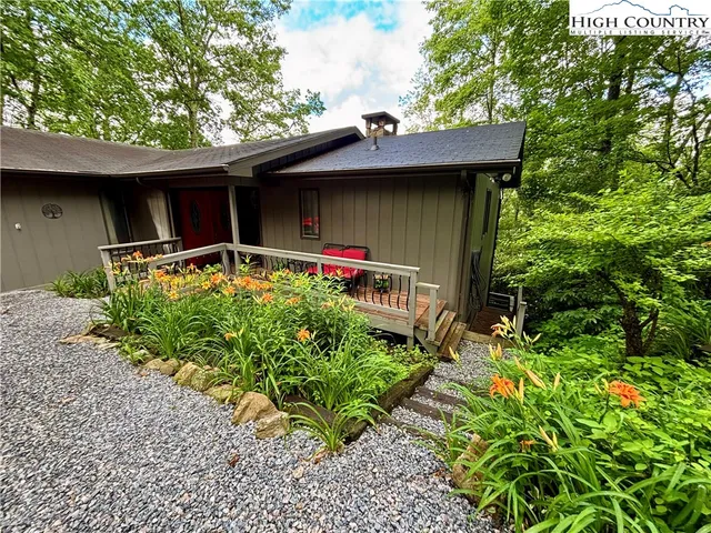 $569,900 | 555 Glenview Road, Newland, NC 28657