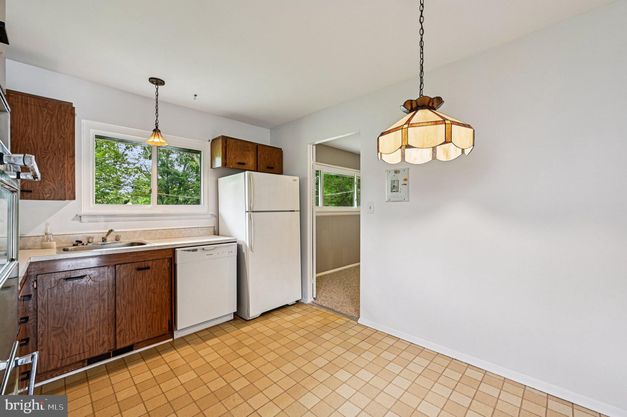 3947 Setonhurst Road Baltimore, MD 21208 - Photo 9 of 27