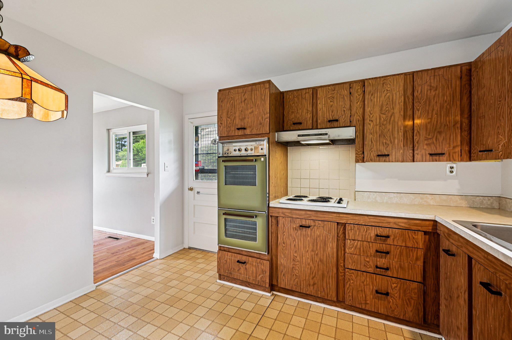 3947 Setonhurst Road Baltimore, MD 21208 - Photo 10 of 27