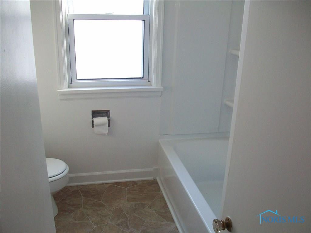 720 Waybridge Road Toledo, OH 43612 - Photo 8 of 13 Gallery Image 8