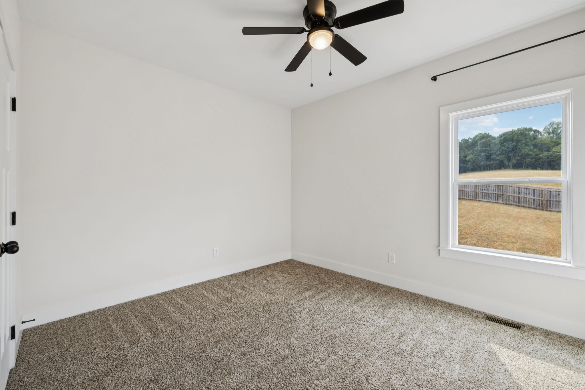 1220 Columbia Road Charlotte, TN 37036 - Photo 18 of 41 an empty room with a window