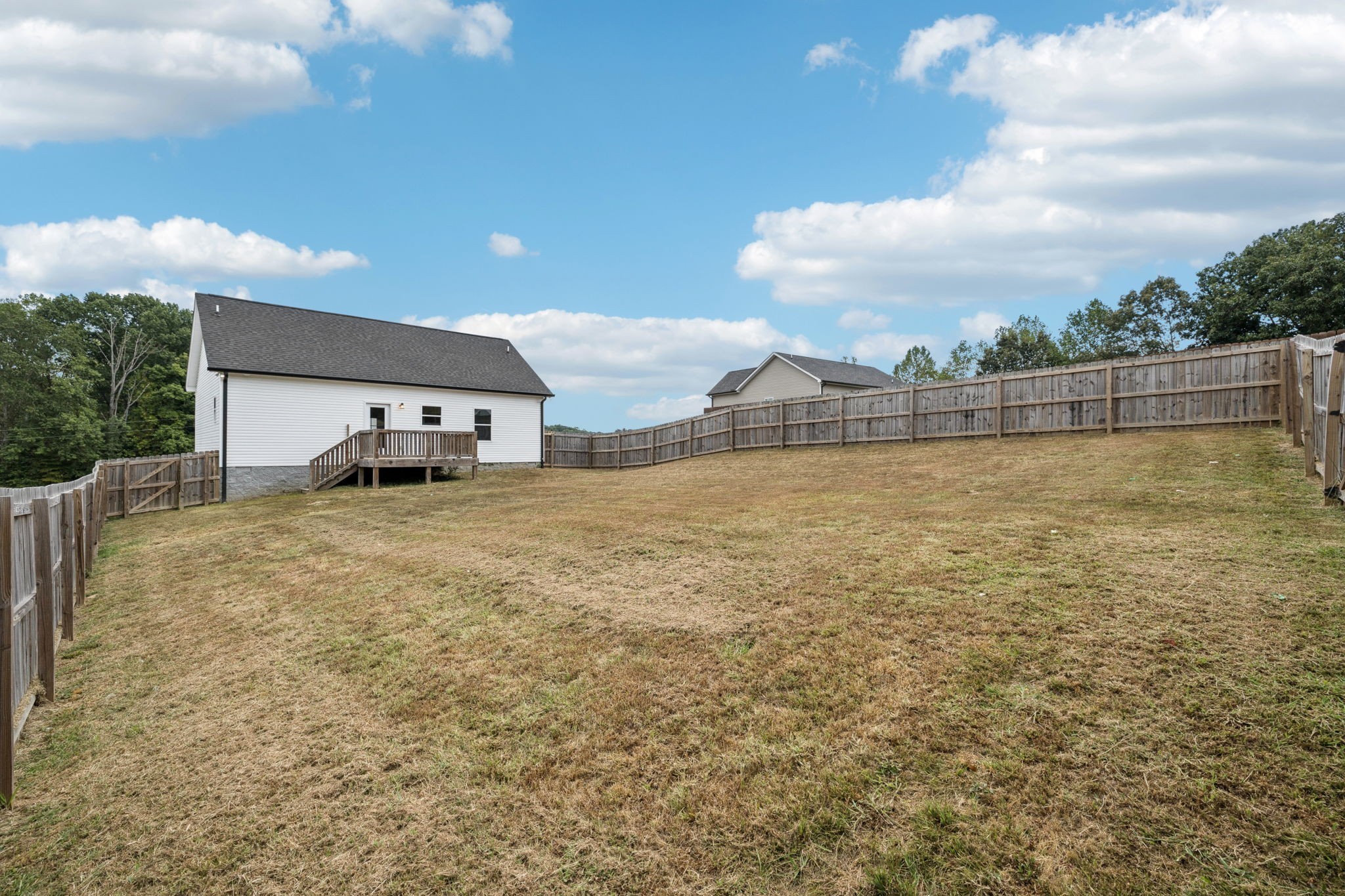1220 Columbia Road Charlotte, TN 37036 - Photo 34 of 41 a bathroom with a bathtub