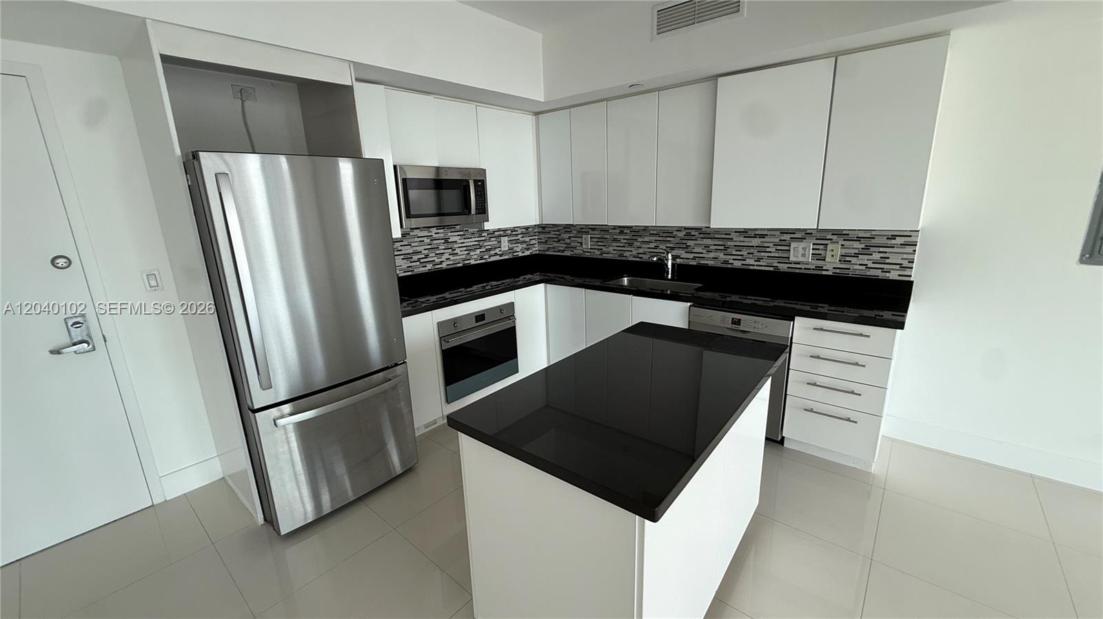 92 Southwest 3rd Street, Unit 3311 Miami, FL 33130 - Photo 3 of 14