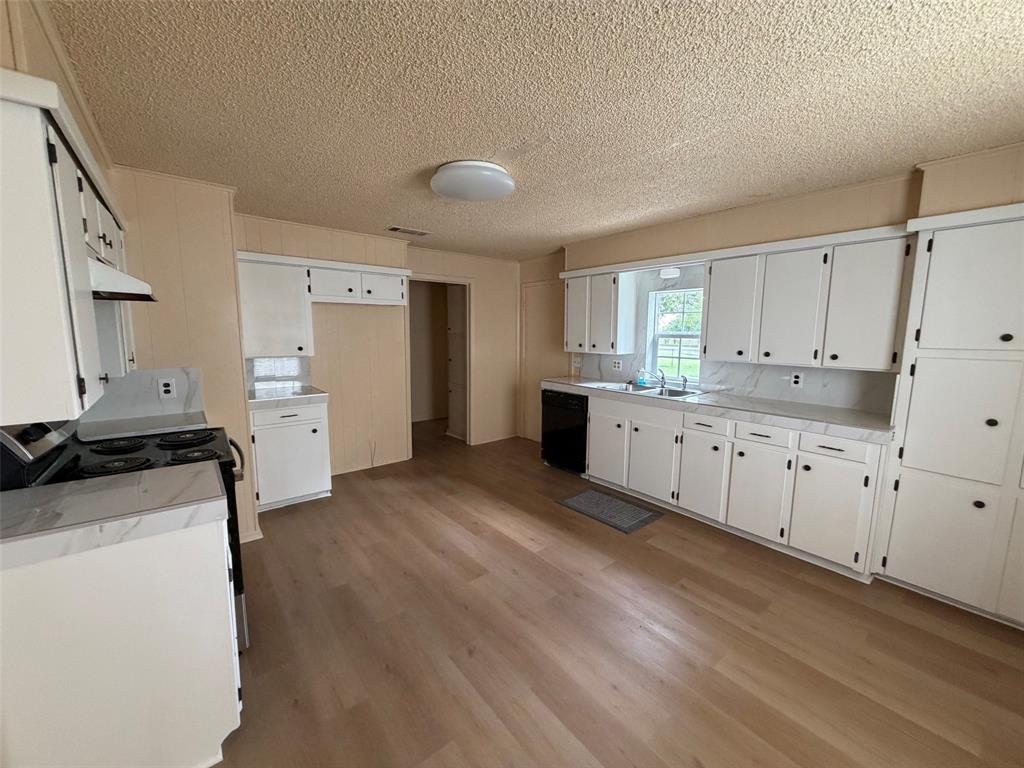 1114 Thorpe Springs Road Granbury, TX 76048 - Photo 5 of 12