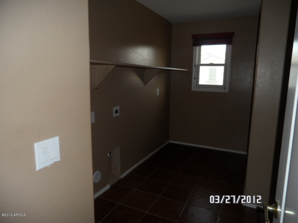 902 South Adam Way Gilbert, AZ 85296 - Photo 11 of 18 082