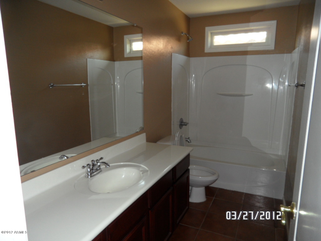 902 South Adam Way Gilbert, AZ 85296 - Photo 12 of 18 083