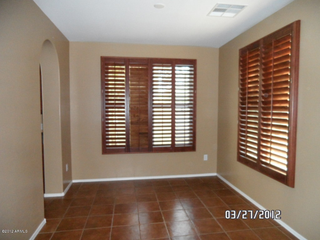 902 South Adam Way Gilbert, AZ 85296 - Photo 4 of 18 063