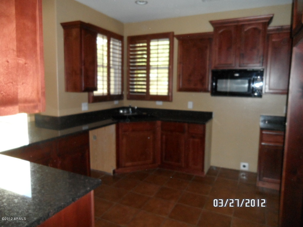 902 South Adam Way Gilbert, AZ 85296 - Photo 5 of 18 064