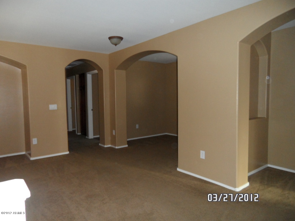 902 South Adam Way Gilbert, AZ 85296 - Photo 7 of 18 074