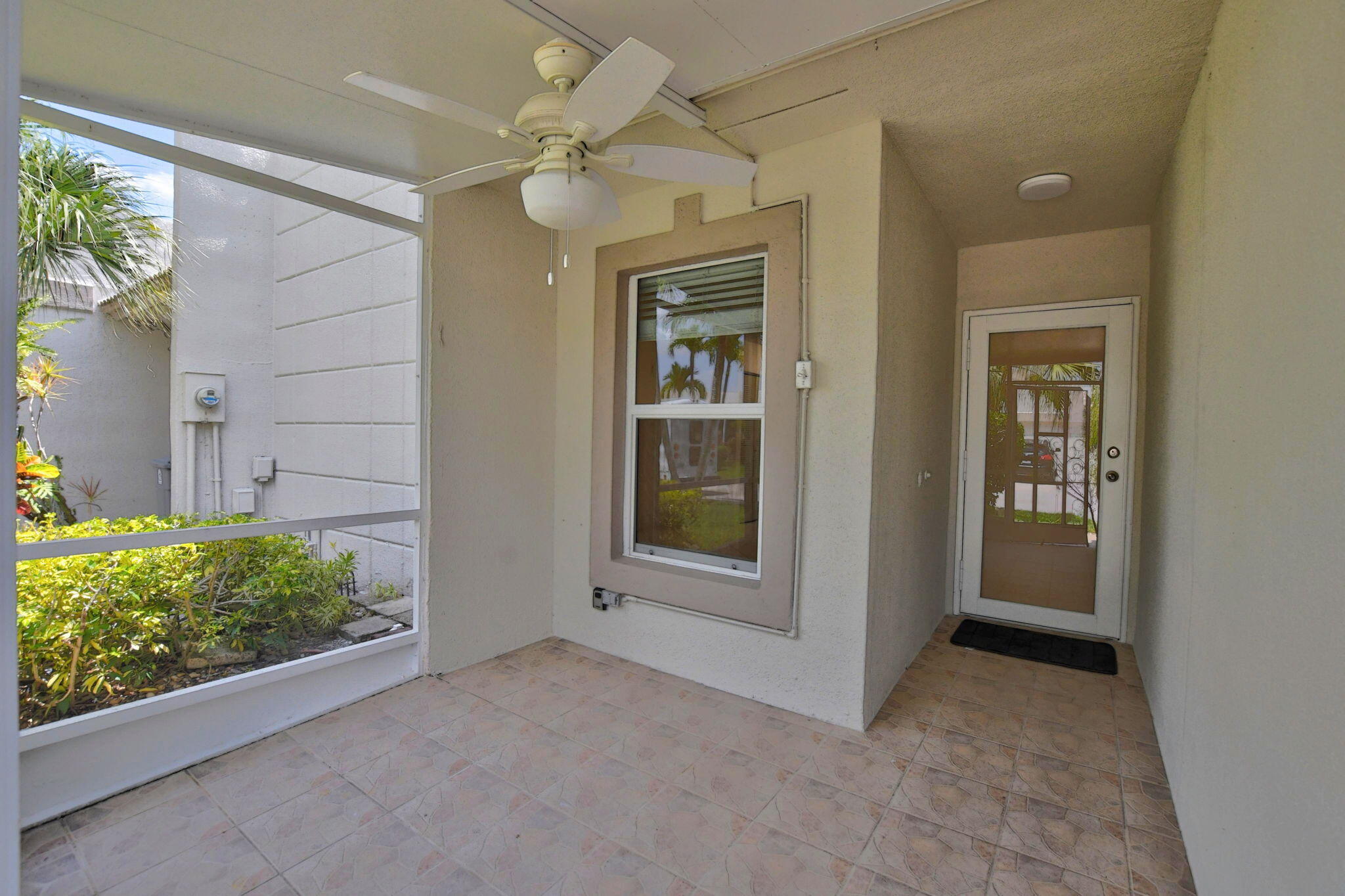 9095 Flynn Circle, Unit 6 Boca Raton, FL 33496 - Photo 5 of 52 5-web-or-mls-DSC_2903