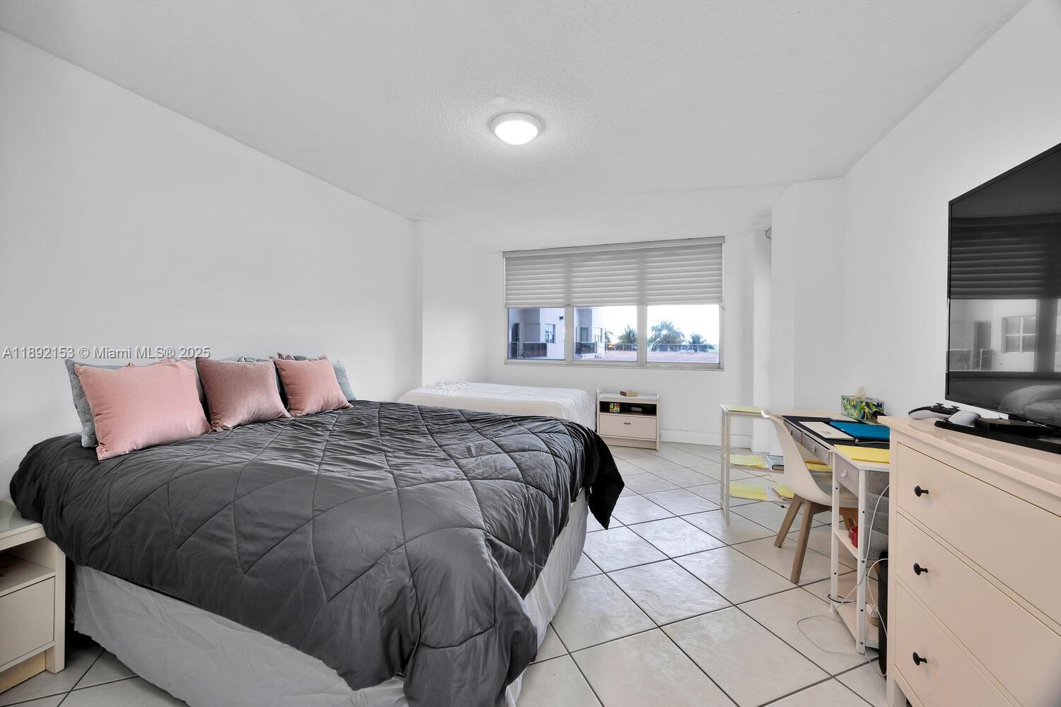 6039 Collins Avenue, Unit 311 Miami Beach, FL 33140 - Photo 14 of 26 a bedroom with a bed and a window