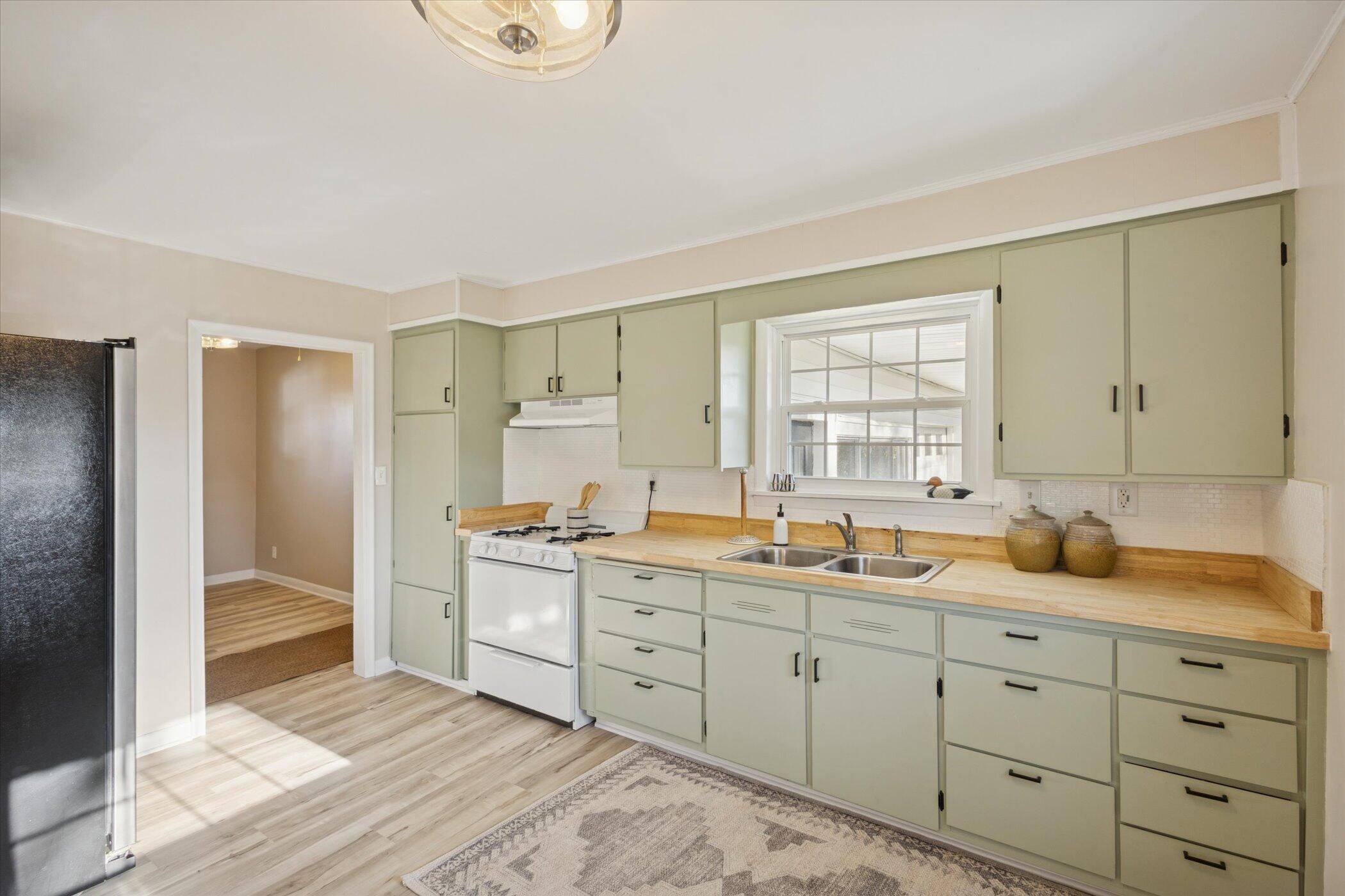 332 Mill Street Trufant, MI 49347 - Photo 22 of 58 11-332-Mill-St-Trufant-MI-49347-WindowSt