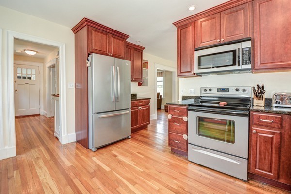 18 Brae Burn Road Milton, MA 02186 - Photo 4 of 28 Gallery Image 4