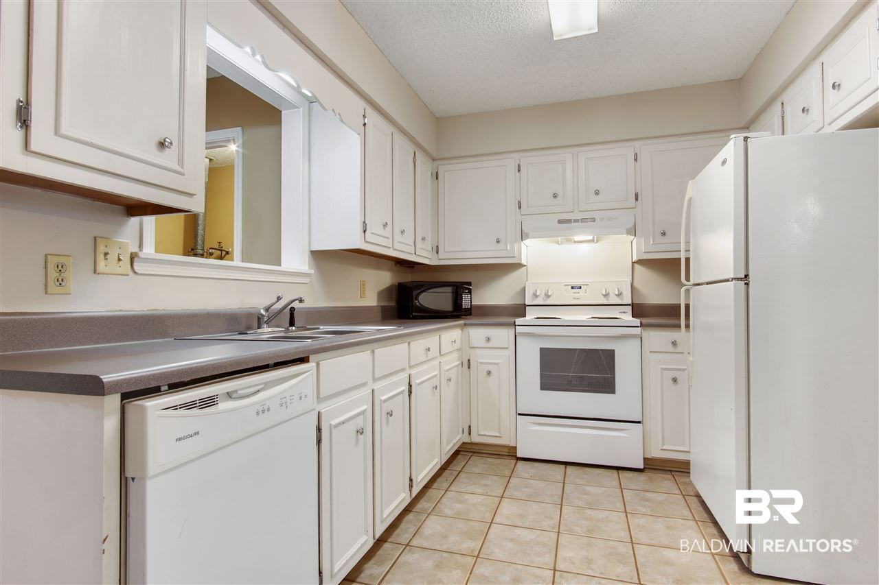 954 Dickenson Avenue Mobile, AL 36609 - Photo 6 of 26