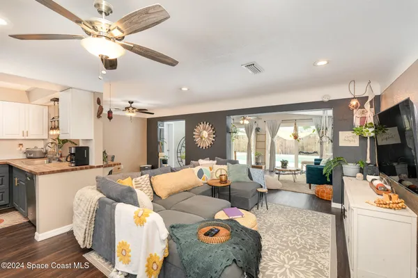 $2,800 | 800 1st Street, Merritt Island, FL 32953