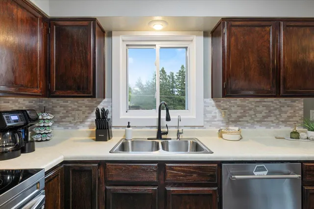 $370,000 | 808 Center Drive, Chisholm, MN 55719