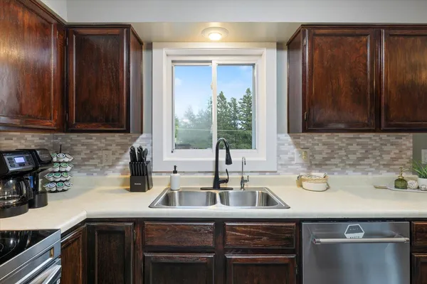 $349,999 | 808 Center Drive, Chisholm, MN 55719