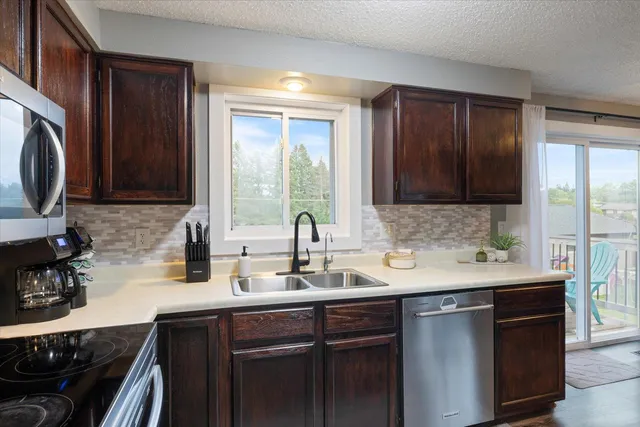 $370,000 | 808 Center Drive, Chisholm, MN 55719