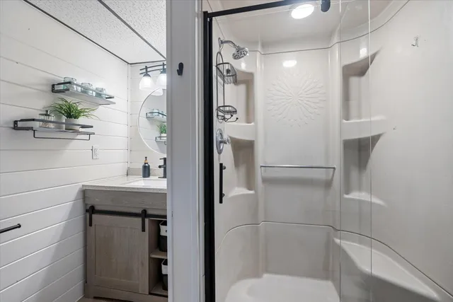 $370,000 | 808 Center Drive, Chisholm, MN 55719