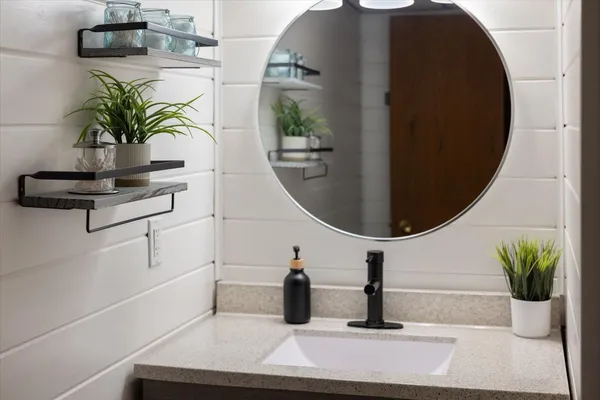 $349,999 | 808 Center Drive, Chisholm, MN 55719