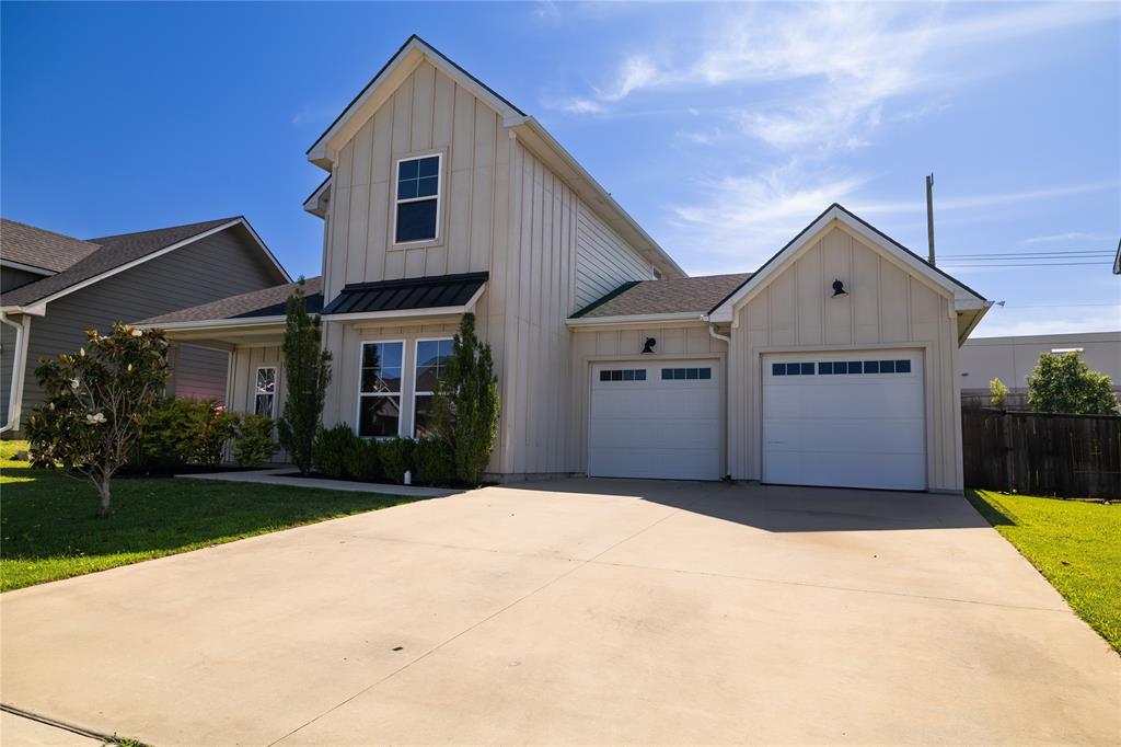 4721 Dry Creek Road Sherman, TX 75092 - Photo 22 of 25 a front view of house with yard and green space