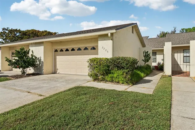 $329,900 | 2225 Cypress Court, Unit 2C, Tavares, FL 32778