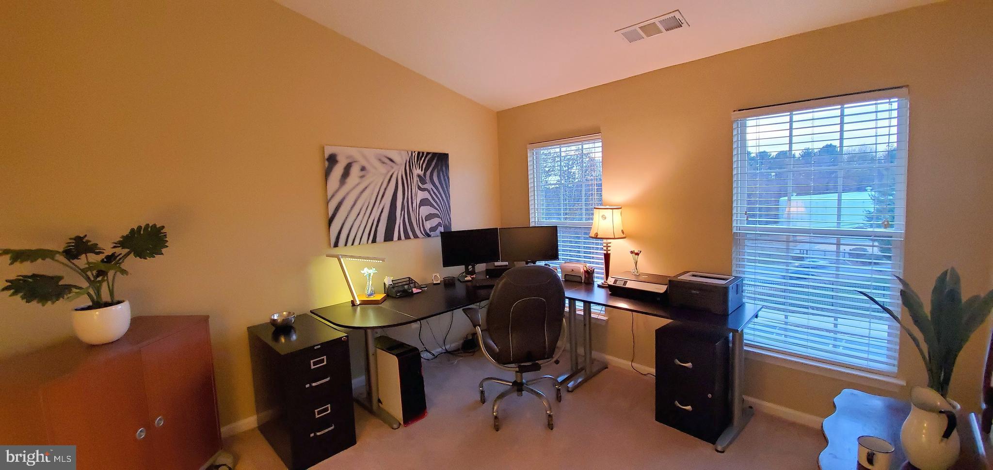 28 Inkberry Circle Gaithersburg, MD 20877 - Photo 17 of 31 3rd bedroom or office with large windows