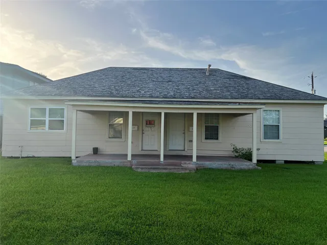 $324,400 | 317-319 East B Street, La Porte, TX 77571