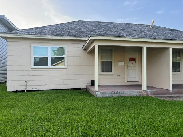 $324,400 | 317-319 East B Street, La Porte, TX 77571