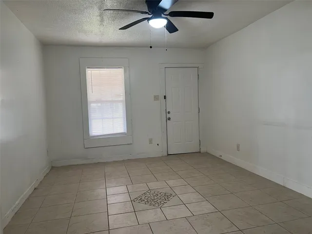 $324,400 | 317-319 East B Street, La Porte, TX 77571