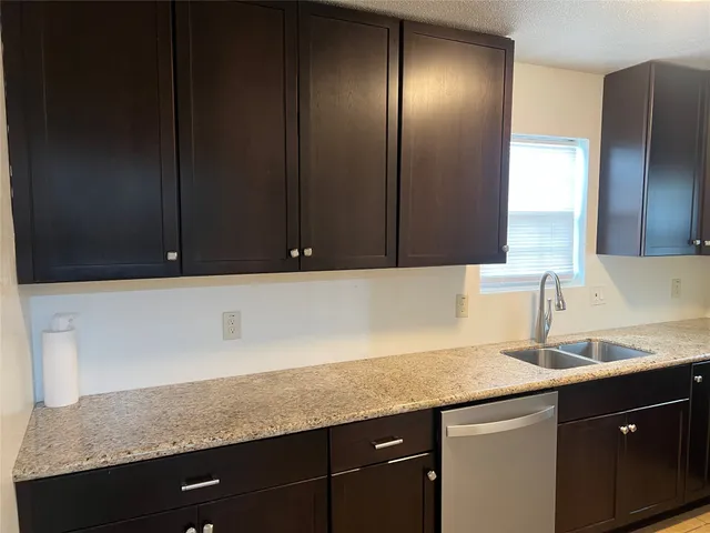 $324,400 | 317-319 East B Street, La Porte, TX 77571