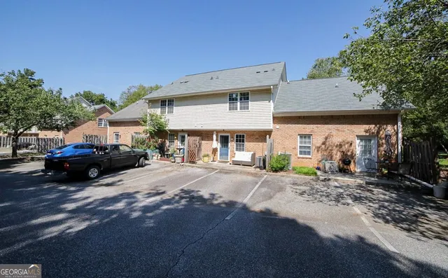 a view of a car park in front of house