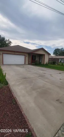 $365,000 | 1108 Buwalda Lane, Yakima, WA 98901